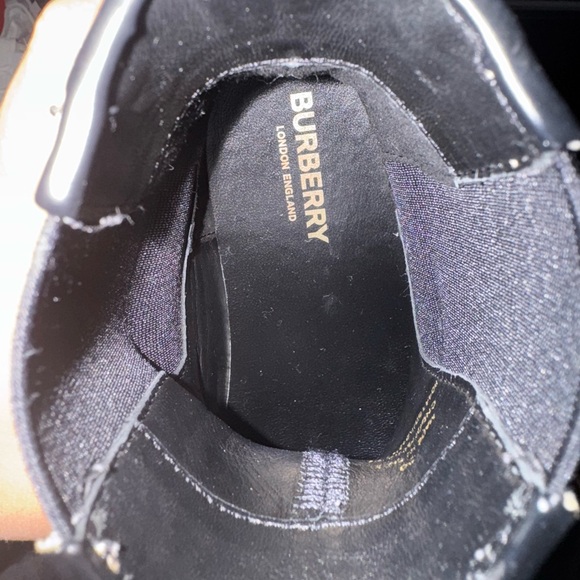 Pre loved kids Burberry Chelsea boots - Picture 2 of 8